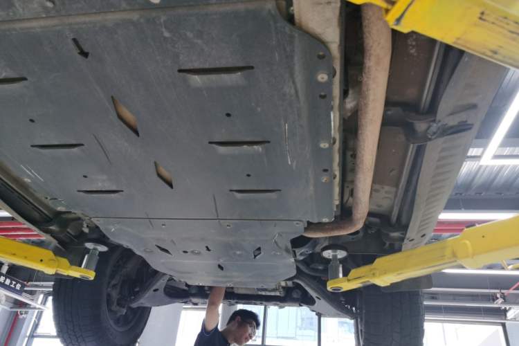 Used Formula Leopard 5 2023 Navigator Edition Chassis Front Right