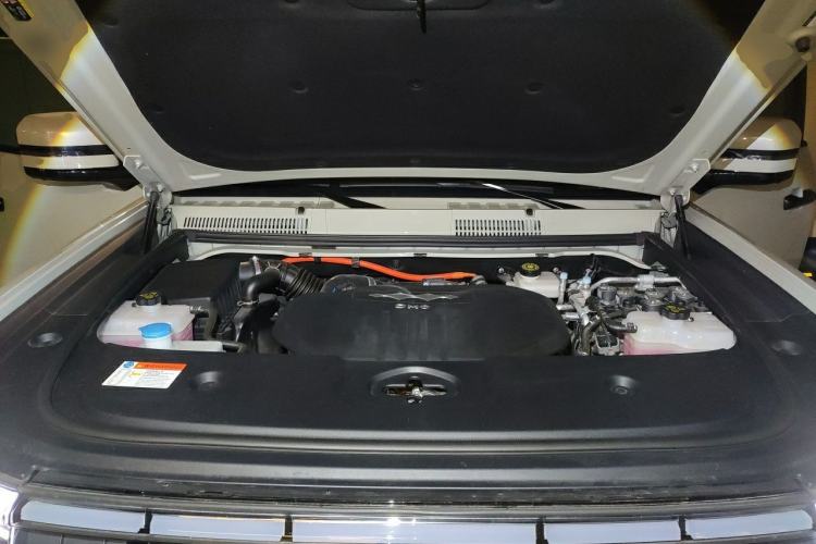 Used Formula Leopard 5 2023 Cloud Ride Flagship Edition Engine Bay