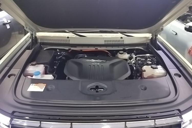 Used Formula Leopard 5 2023 Explore Edition Engine Bay