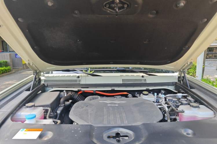 Used Formula Leopard 5 2023 Explore Edition Engine Bay