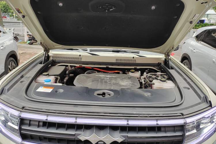 Used Formula Leopard 5 2023 Explore Edition Engine Bay