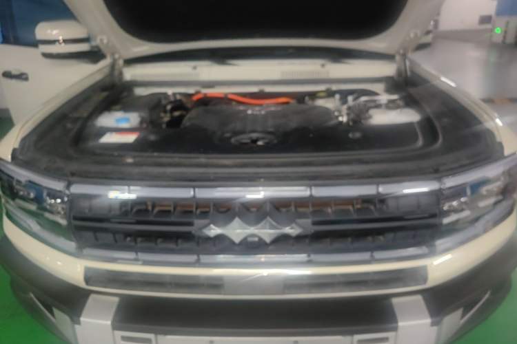 Used Formula Leopard 5 2023 Cloud Ride Flagship Edition Engine Bay