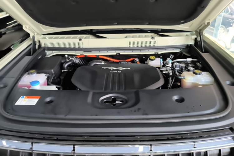 Used Formula Leopard 5 2023 Cloud Ride Flagship Edition Engine Bay