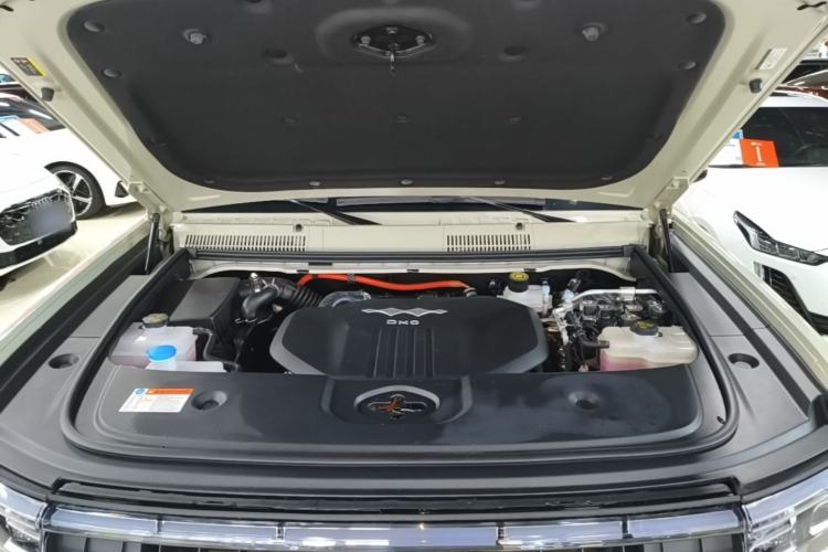 Used Formula Leopard 5 2023 Explore Edition Engine Bay