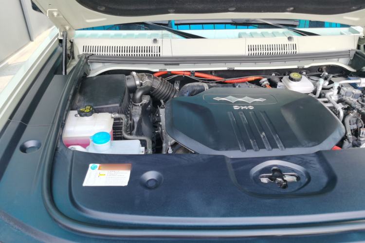 Used Formula Leopard 5 2023 Navigator Edition Engine Bay Right
