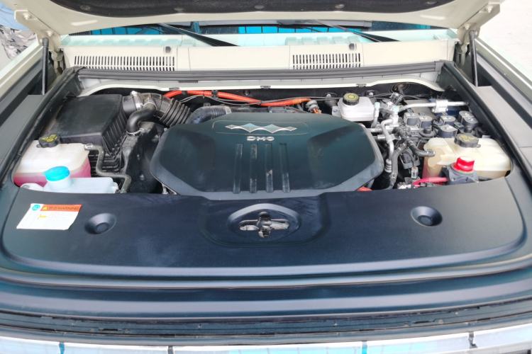 Used Formula Leopard 5 2023 Navigator Edition Engine Bay