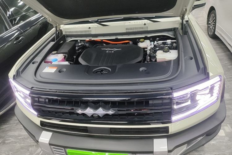 Used Formula Leopard 5 2023 Navigator Edition Engine Bay