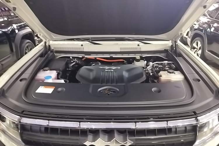 Used Formula Leopard 5 2023 Explore Edition Engine Bay