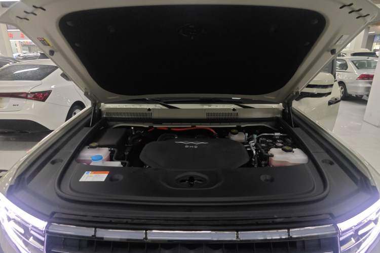 Used Formula Leopard 5 2023 Cloud Ride Flagship Edition Engine Bay