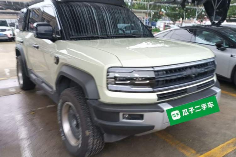 Used Formula Leopard 5 2023 Navigator Edition Front Right 45 Deg
