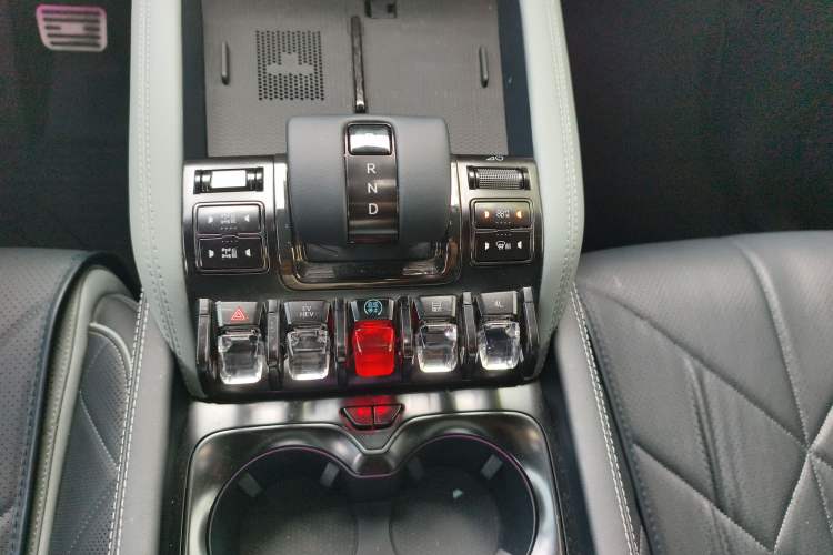 Used Formula Leopard 5 2023 Navigator Edition Gear Lever