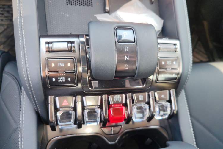 Used Formula Leopard 5 2023 Explore Edition Gear Lever
