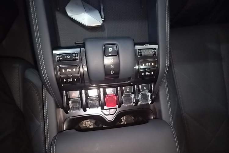 Used Formula Leopard 5 2023 Explore Edition Gear Lever