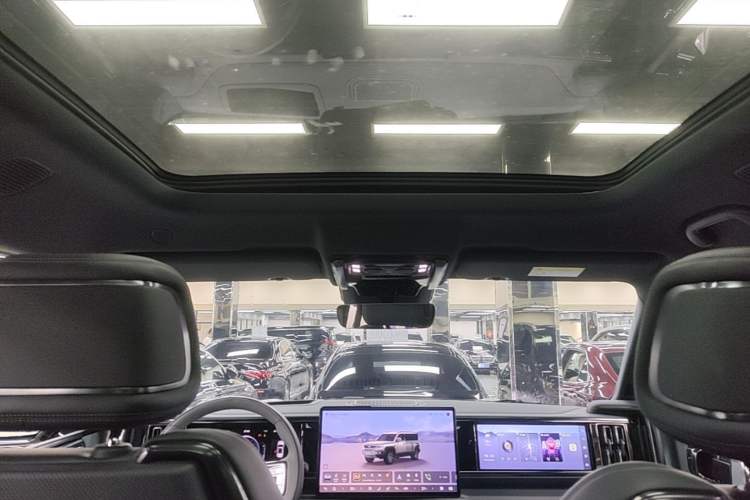 Used Formula Leopard 5 2023 Navigator Edition Headliner