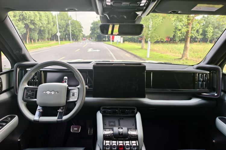 Used Formula Leopard 5 2023 Navigator Edition Interior 4