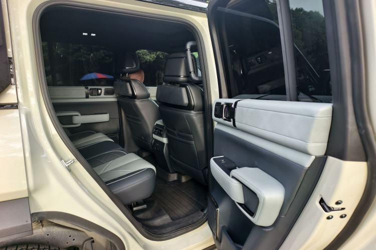 Used Formula Leopard 5 2023 Navigator Edition Interior 5