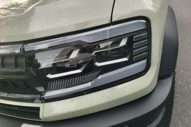 Used Formula Leopard 5 2023 Navigator Edition Left Front Headlight