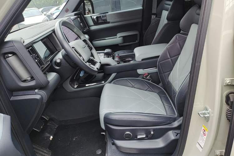 Used Formula Leopard 5 2023 Explore Edition Left Front Seat