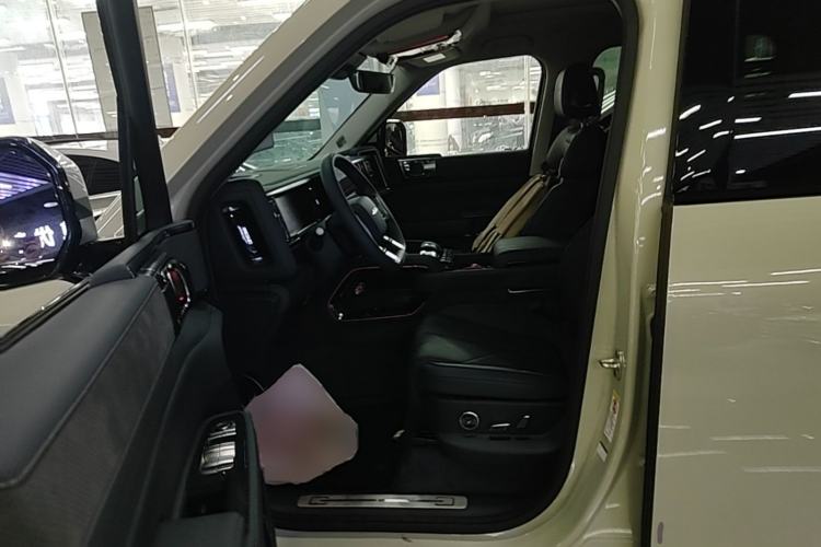 Used Formula Leopard 5 2023 Navigator Edition Left Front Seat