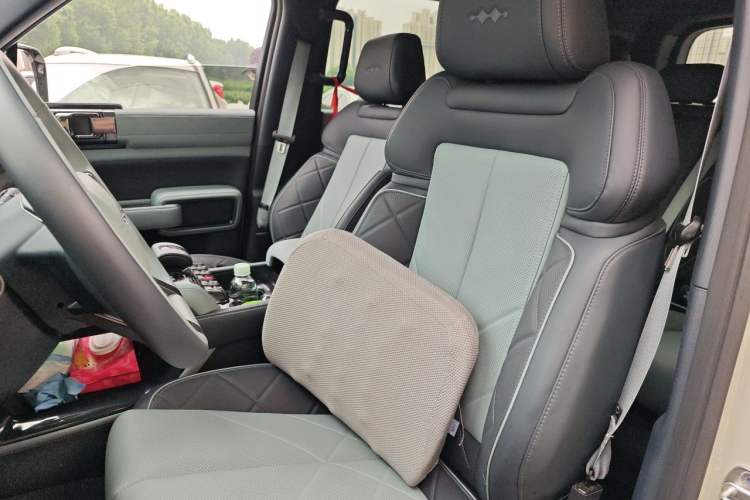 Used Formula Leopard 5 2023 Explore Edition Left Front Seat