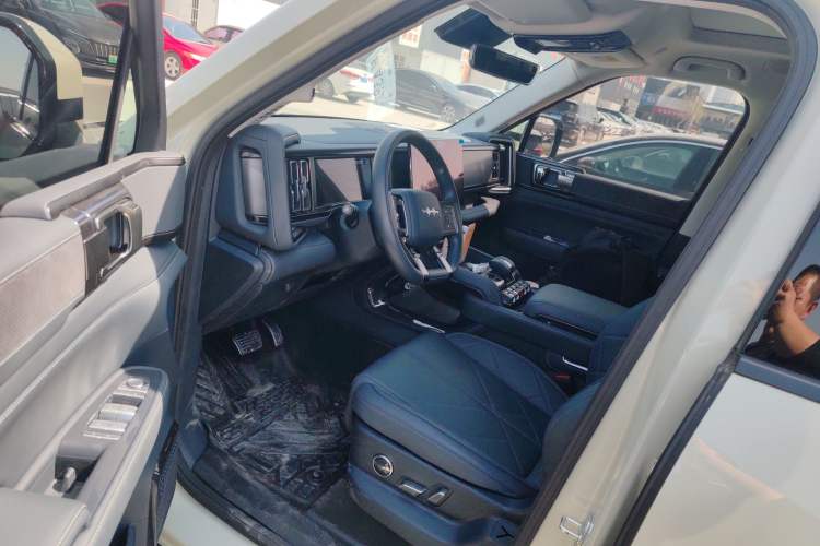 Used Formula Leopard 5 2023 Explore Edition Left Front Seat