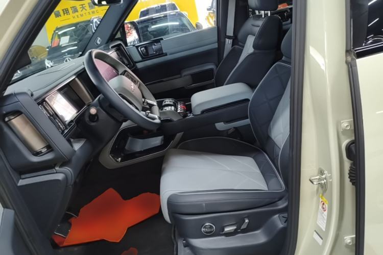 Used Formula Leopard 5 2023 Explore Edition Left Front Seat