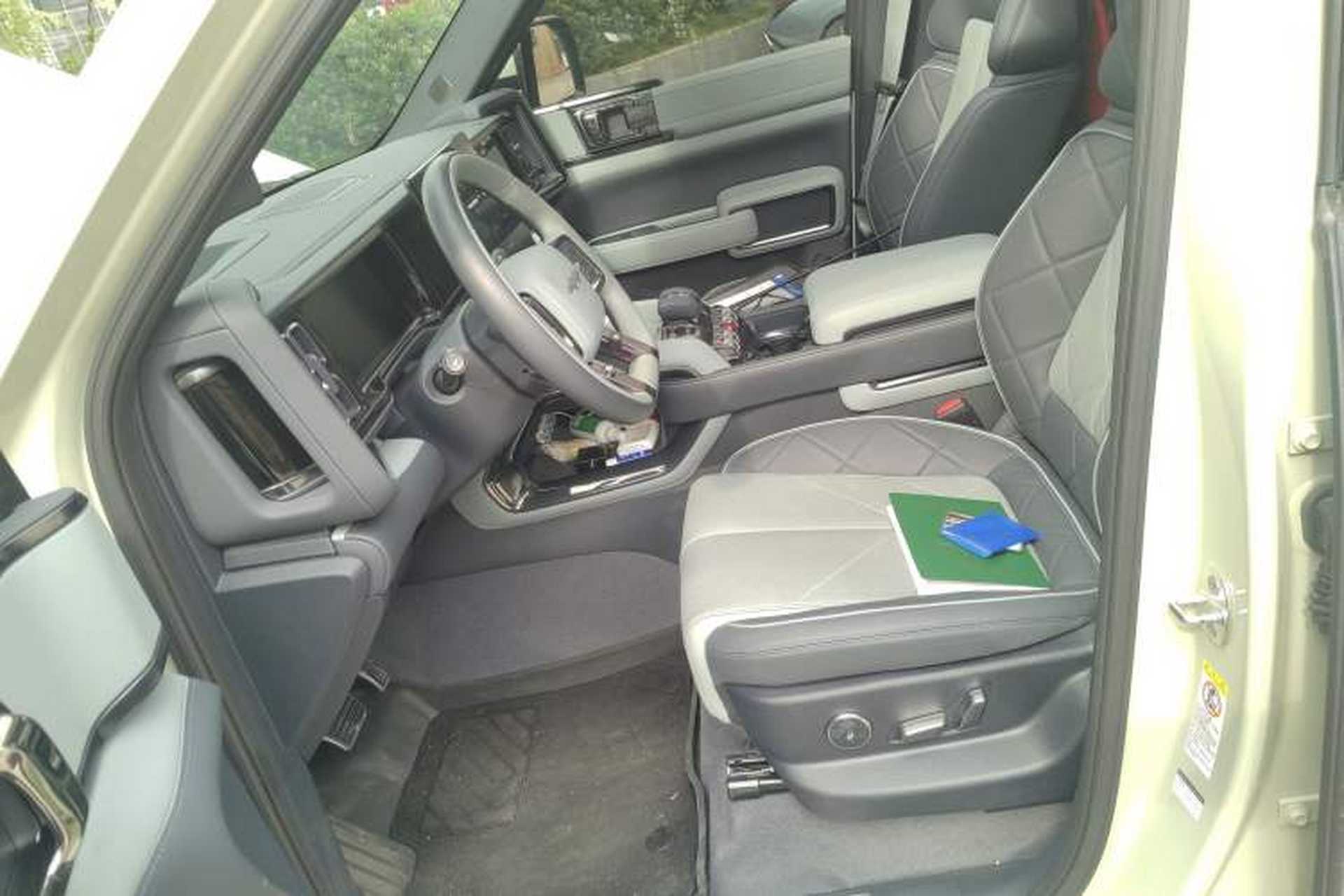 Used Formula Leopard 5 2023 Navigator Edition Left Front Seat