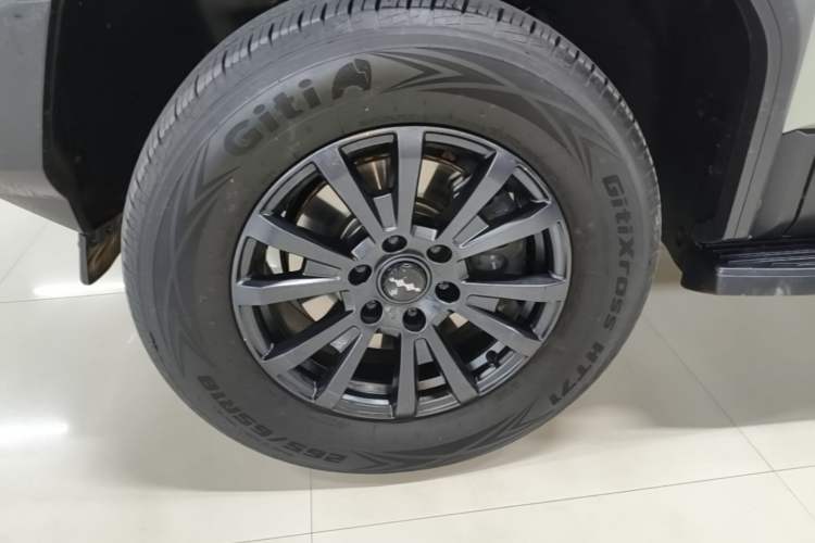 Used Formula Leopard 5 2023 Explore Edition Left Front Wheel Hub