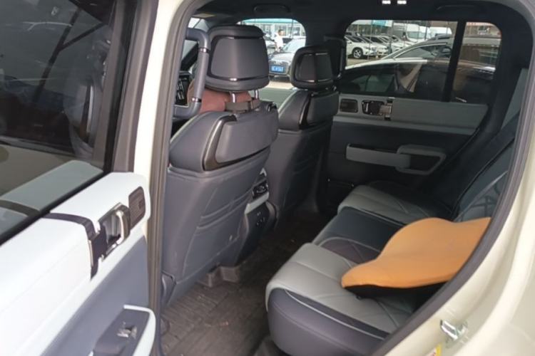 Used Formula Leopard 5 2023 Navigator Edition Left Rear Seat