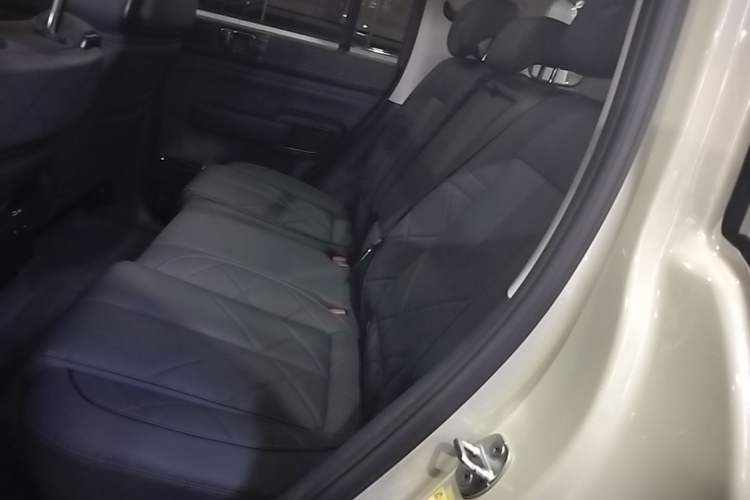 Used Formula Leopard 5 2023 Explore Edition Left Rear Seat