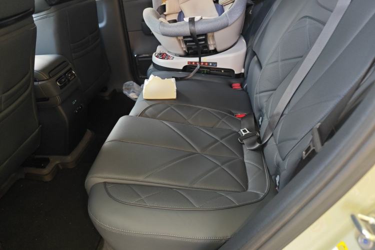 Used Formula Leopard 5 2023 Explore Edition Left Rear Seat