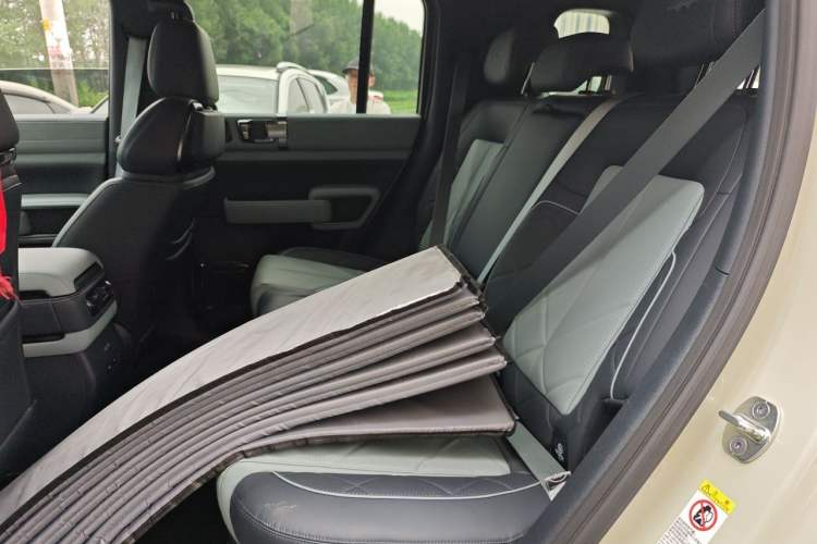 Used Formula Leopard 5 2023 Explore Edition Left Rear Seat