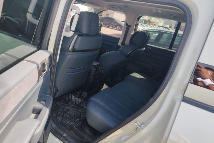 Used Formula Leopard 5 2023 Explore Edition Left Rear Seat