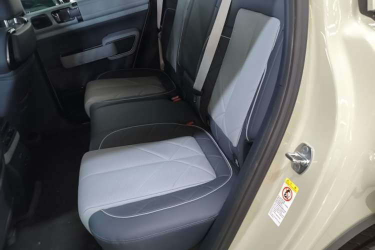 Used Formula Leopard 5 2023 Explore Edition Left Rear Seat