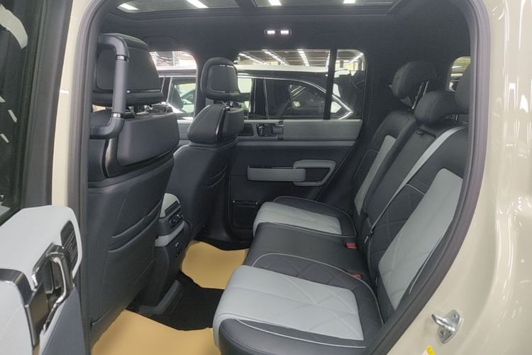 Used Formula Leopard 5 2023 Navigator Edition Left Rear Seat