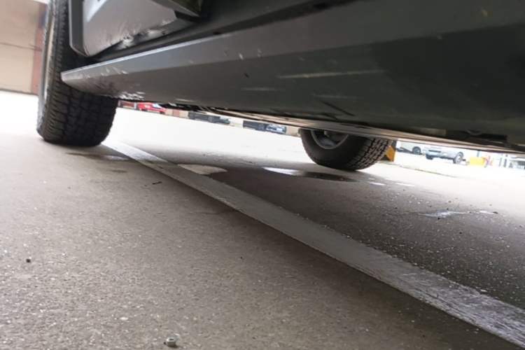 Used Formula Leopard 5 2023 Navigator Edition Left Side Sill