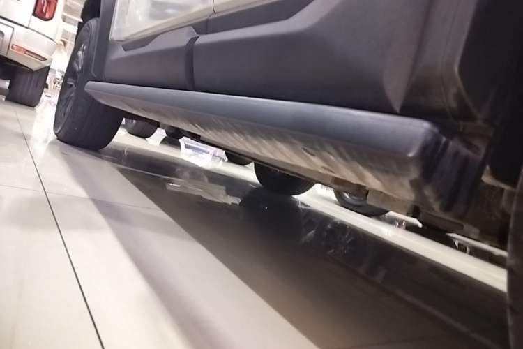 Used Formula Leopard 5 2023 Explore Edition Left Side Sill