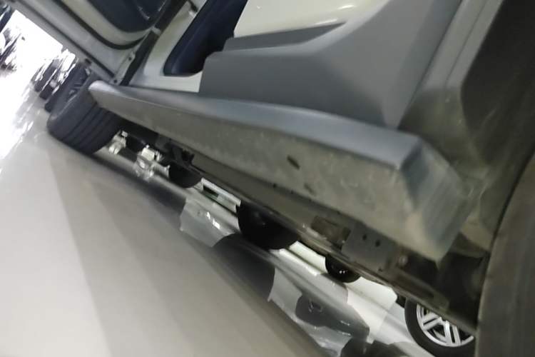 Used Formula Leopard 5 2023 Navigator Edition Left Side Sill