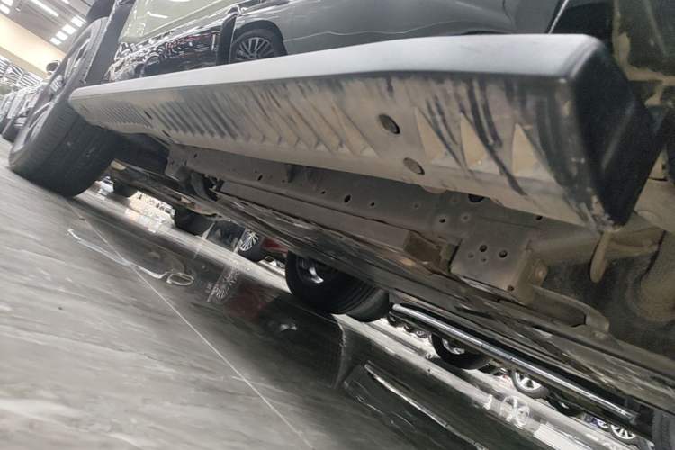 Used Formula Leopard 5 2023 Navigator Edition Left Side Sill