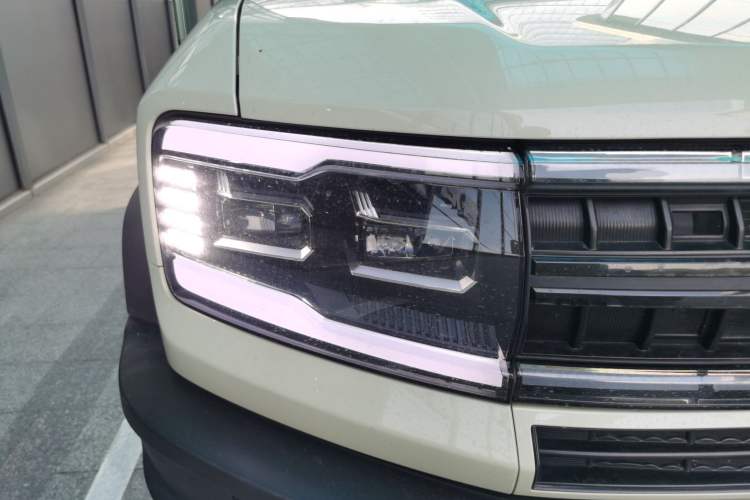 Used Formula Leopard 5 2023 Navigator Edition Right Front Headlight