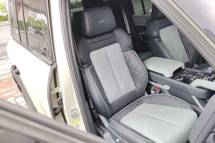 Used Formula Leopard 5 2023 Explore Edition Right Front Seat