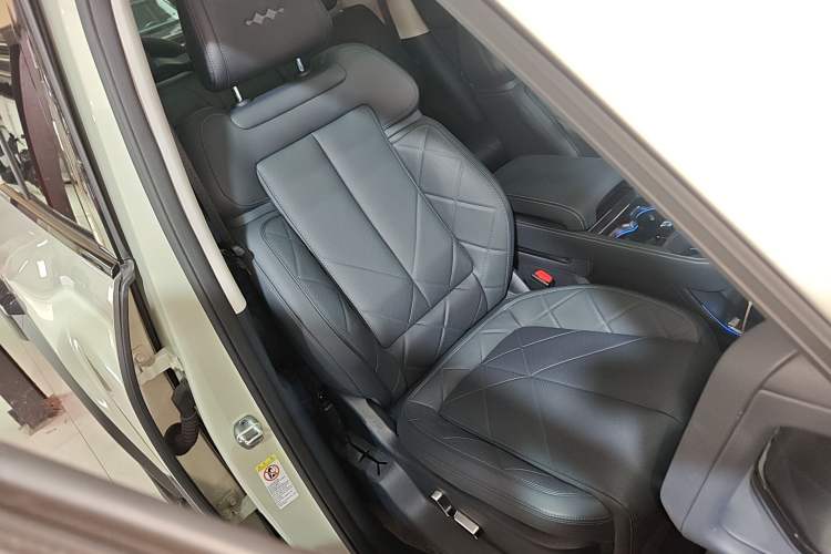 Used Formula Leopard 5 2023 Explore Edition Right Front Seat