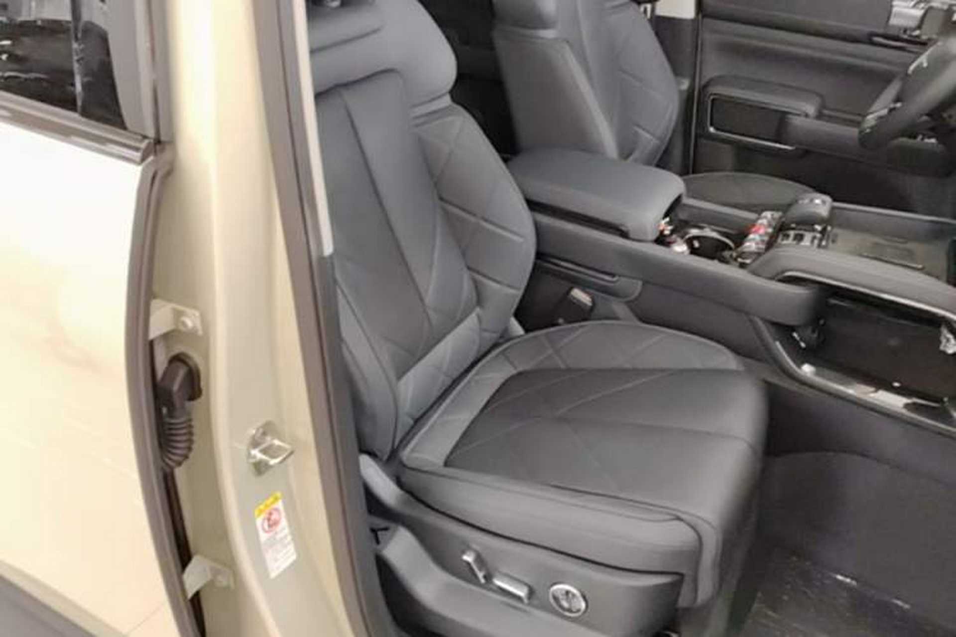 Used Formula Leopard 5 2023 Navigator Edition Right Front Seat