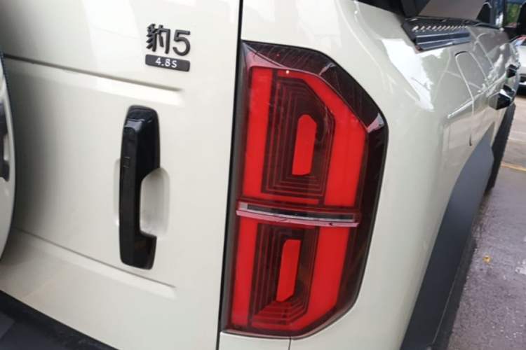 Used Formula Leopard 5 2023 Navigator Edition Right Rear Taillight