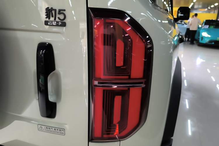 Used Formula Leopard 5 2023 Cloud Ride Flagship Edition Right Rear Taillight