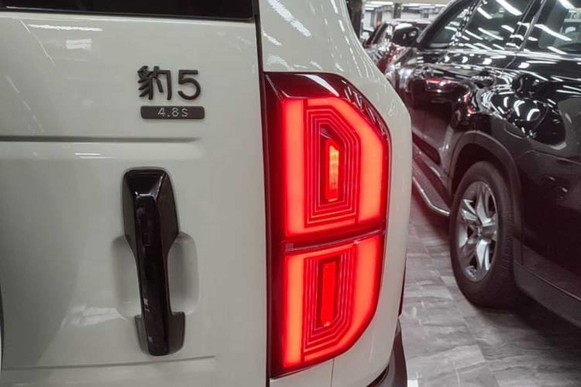 Used Formula Leopard 5 2023 Navigator Edition Right Rear Taillight