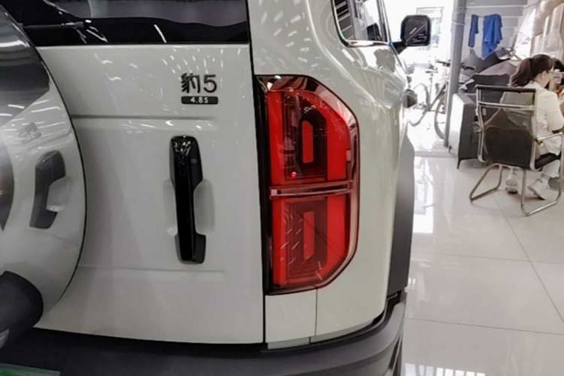 Used Formula Leopard 5 2023 Navigator Edition Right Rear Taillight