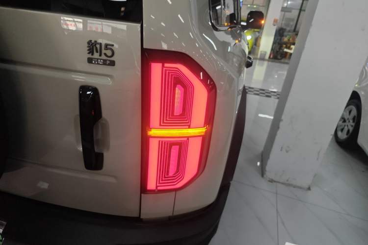 Used Formula Leopard 5 2023 Cloud Ride Flagship Edition Right Rear Taillight