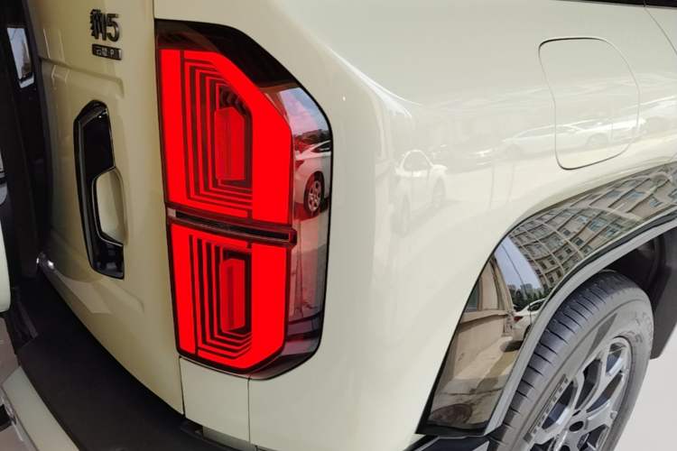 Used Formula Leopard 5 2023 Cloud Ride Flagship Edition Right Rear Taillight