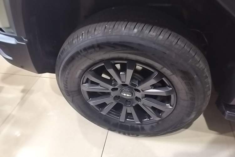 Used Formula Leopard 5 2023 Explore Edition Right Rear Wheel Hub